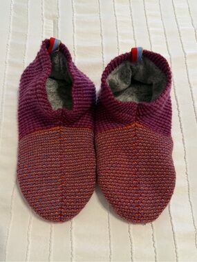 BOMBAS Women’s Gripper Slippers In Maroon Jewel Purple Size Medium